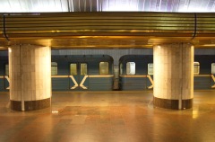 Einfahrender Zug in der Station Vokzalna